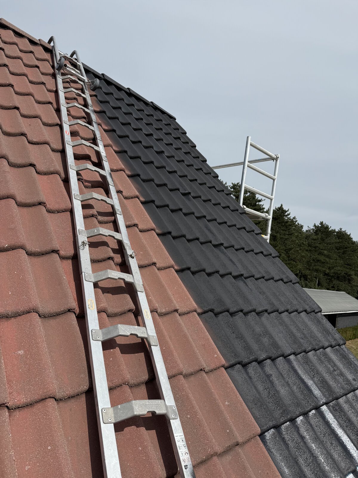 Dak in airless spuitwerk door Schilderwerken Crever